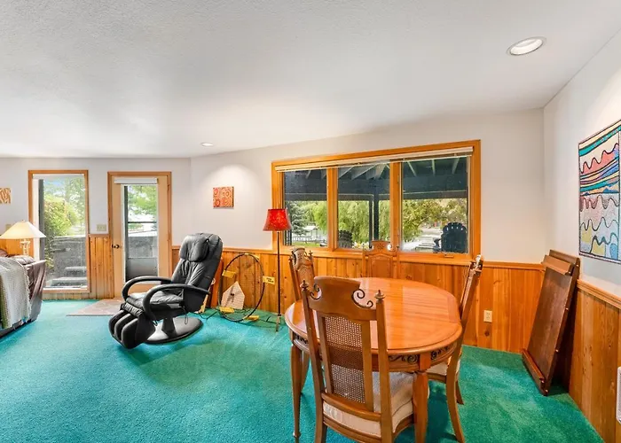 Lazy K On Peaceful Bay - Full Property