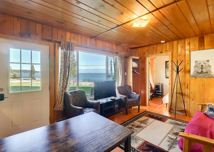Lakeside Cabin W/ Beach ~ 14 Mi To Ski Area!