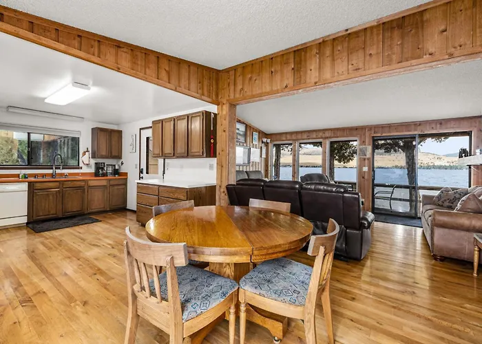 The Meadowlark Cabin